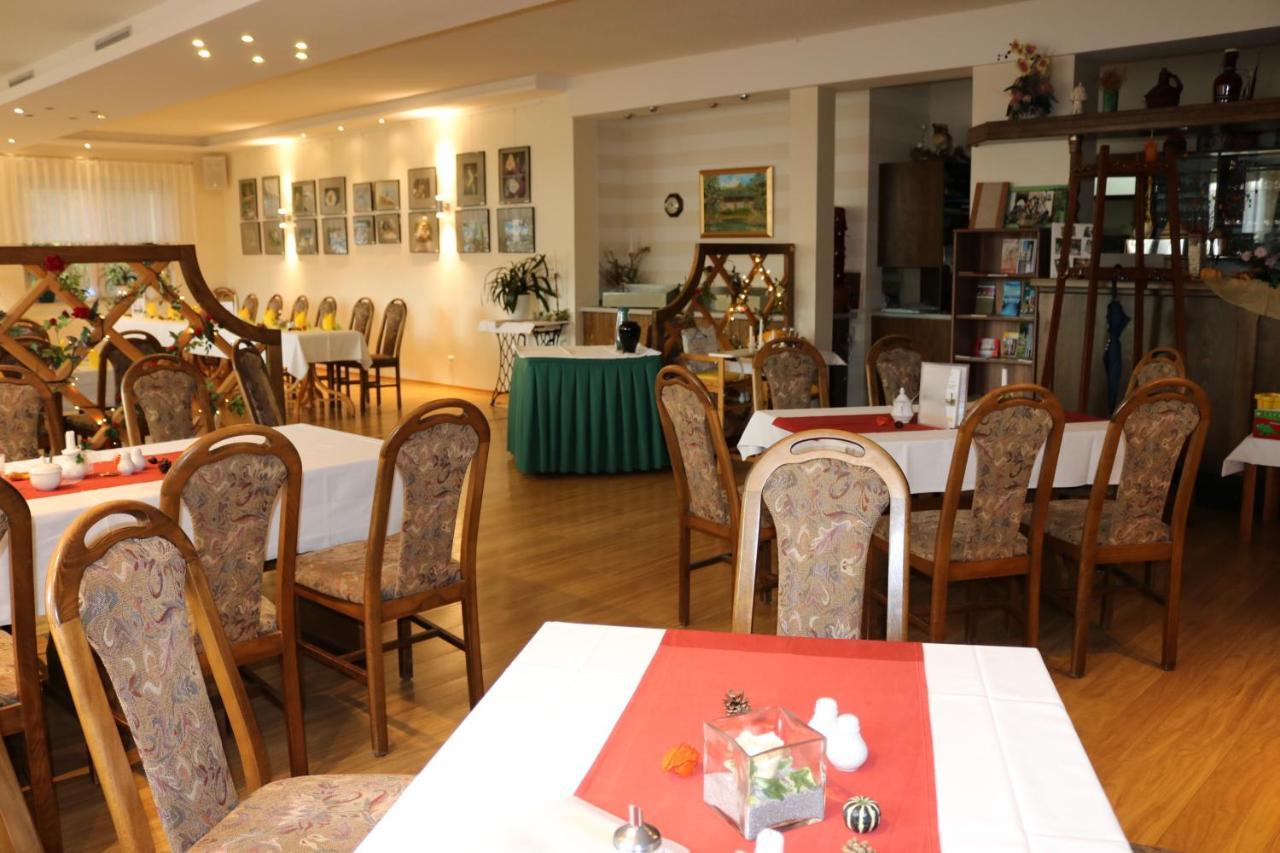 Hotel Und Restaurant Karpfenschaenke Schenkendobern 외부 사진